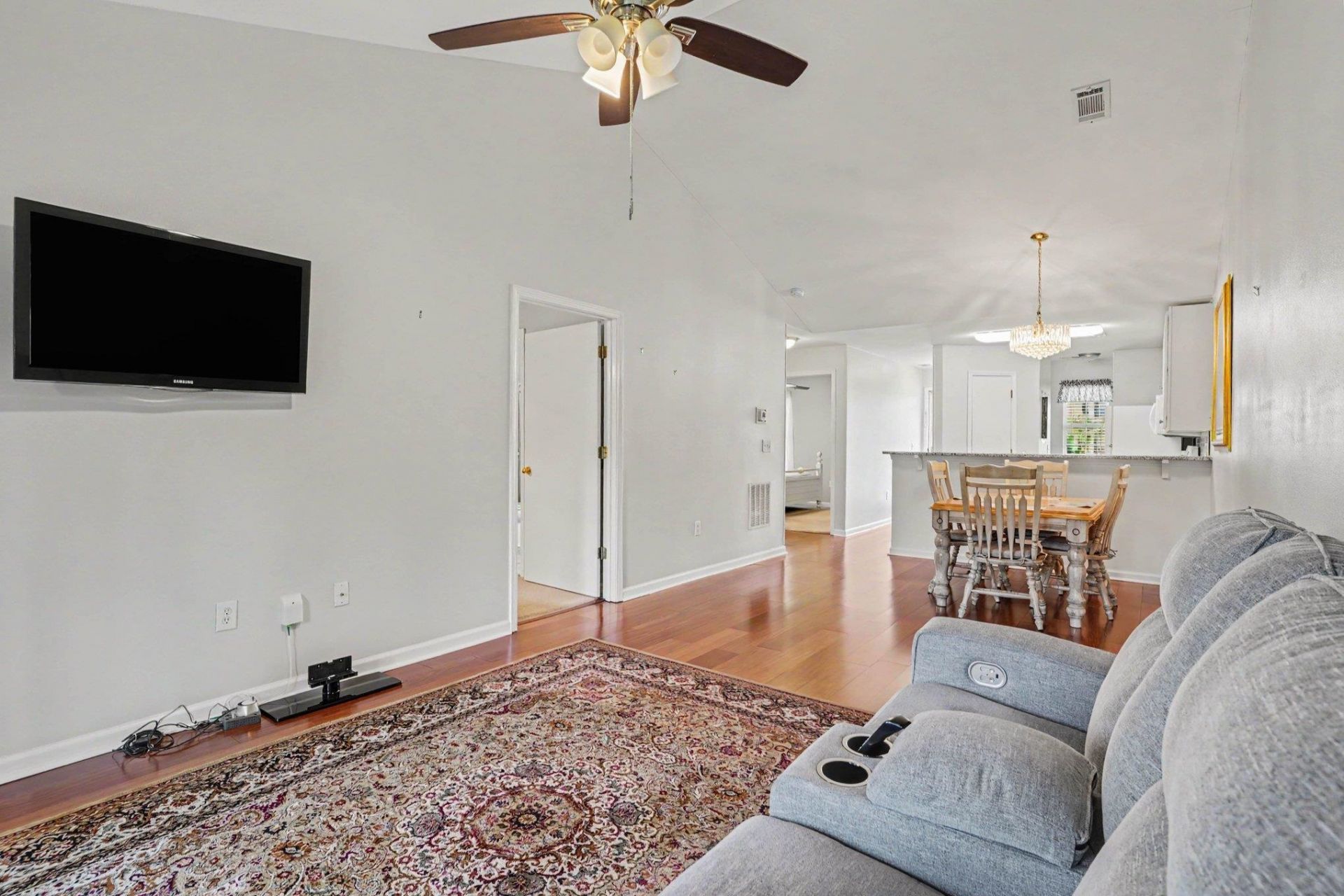 1250 River Oaks Dr.  Photo 4