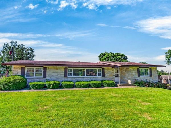 621 W Division Street, Dodgeville, WI 53533