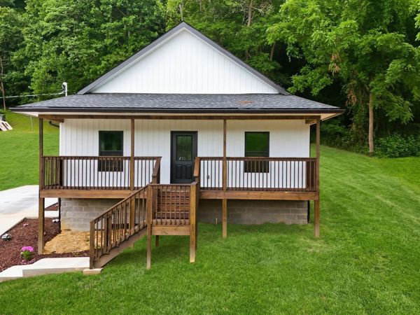 389 Wallace Pike, Bristol, VA 24201
