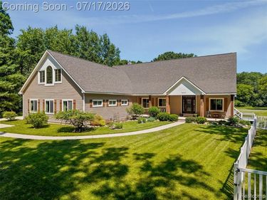 8250 Rattalee Lake Road, Springfield Twp, MI 48348