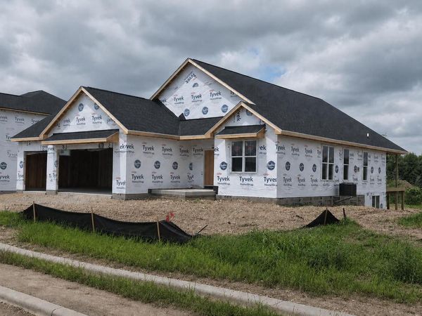 1362 Lynn CIRCLE, Oconomowoc, WI 53066