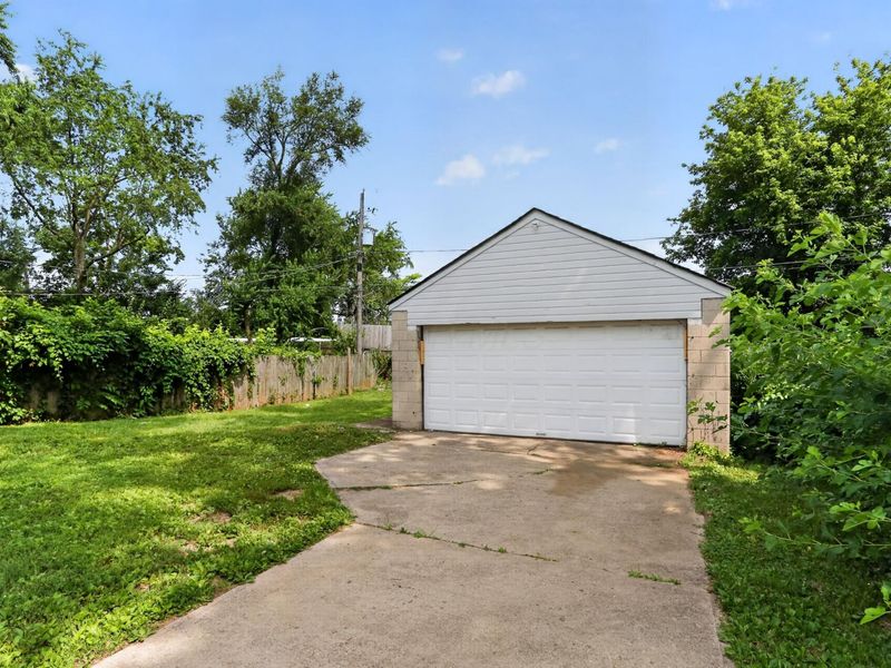 2388 Vendome Drive S, Columbus, OH 43219 Photo 23