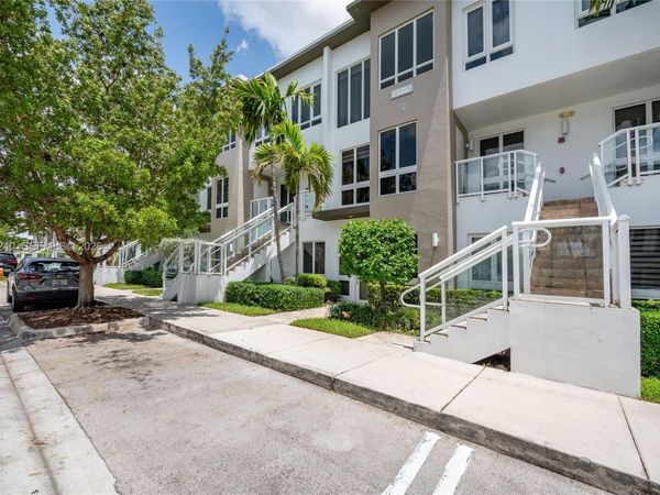 10265 NW 63rd Ter , Unit 204, Doral, FL 33178