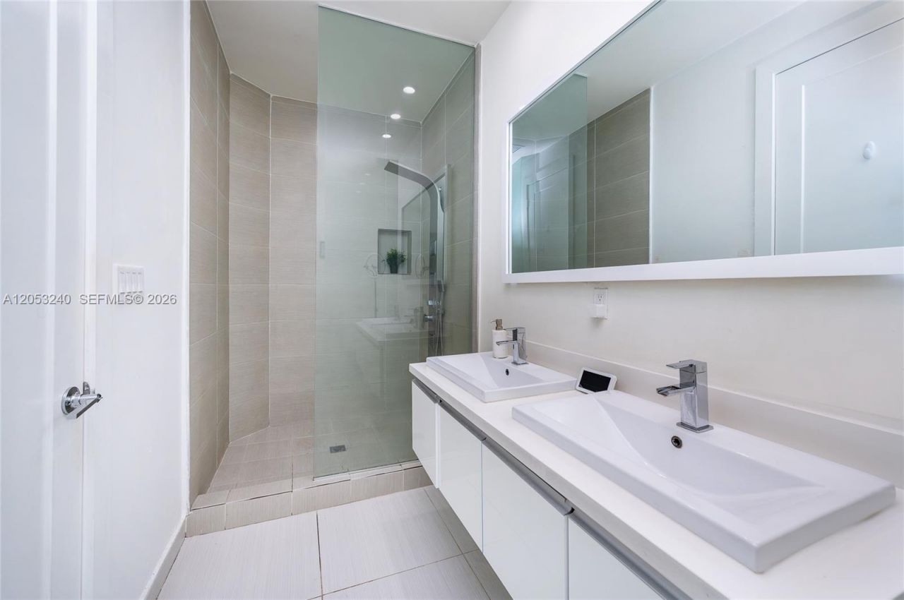 10265 NW 63rd Ter , Unit 204, Doral, FL 33178 Photo