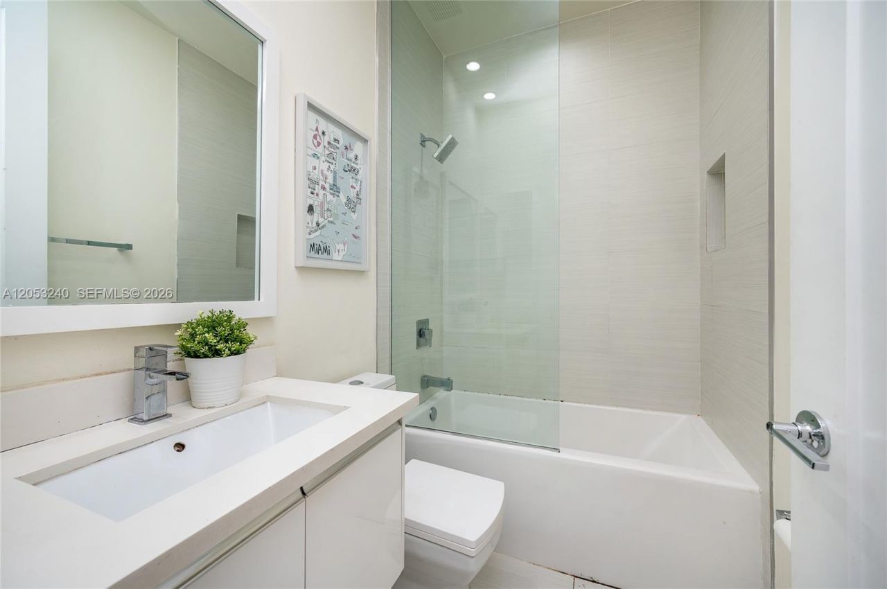 10265 NW 63rd Ter , Unit 204, Doral, FL 33178 Photo