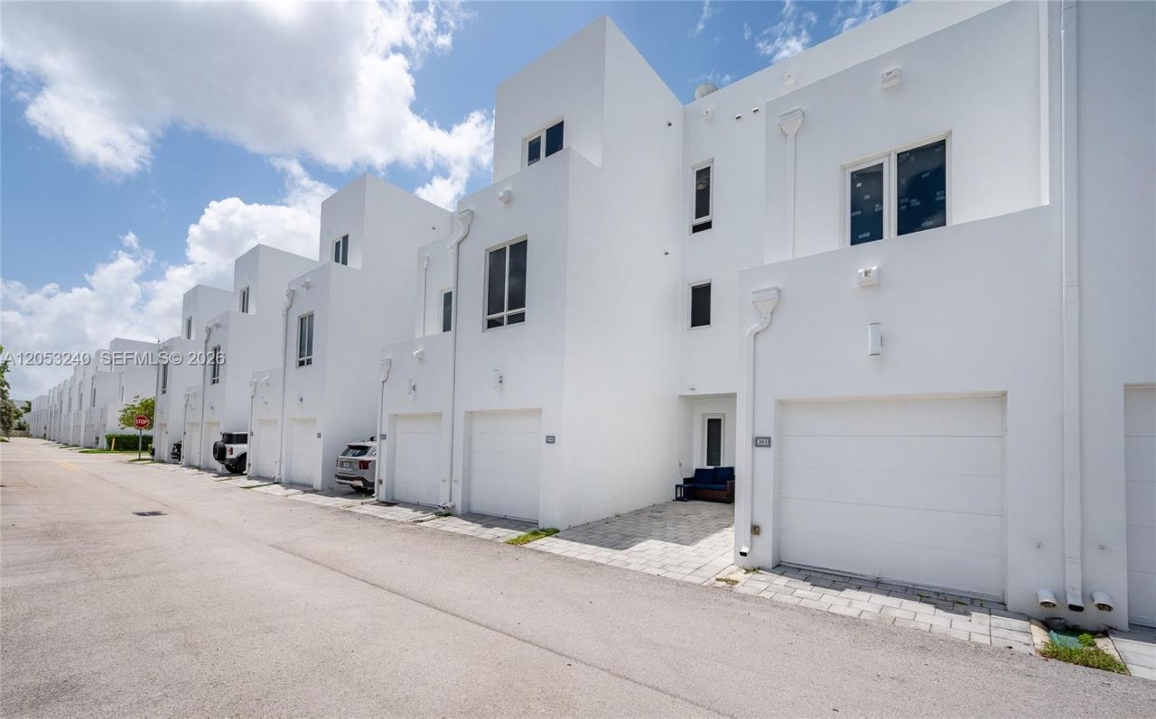 10265 NW 63rd Ter , Unit 204, Doral, FL 33178 Photo