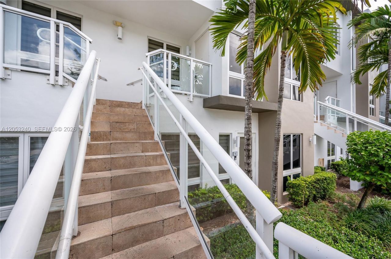 10265 NW 63rd Ter , Unit 204, Doral, FL 33178 Photo