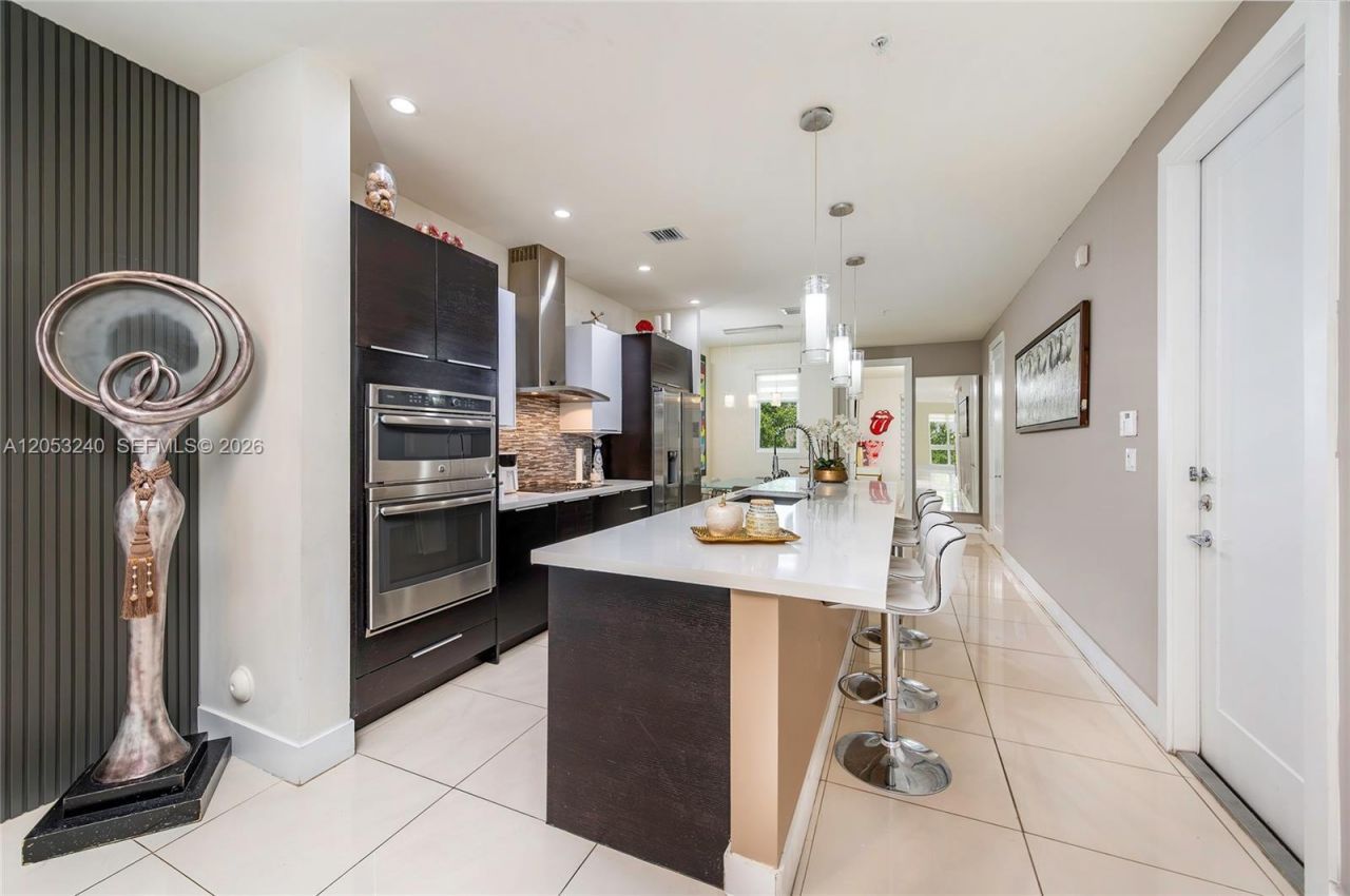 10265 NW 63rd Ter , Unit 204, Doral, FL 33178 Photo