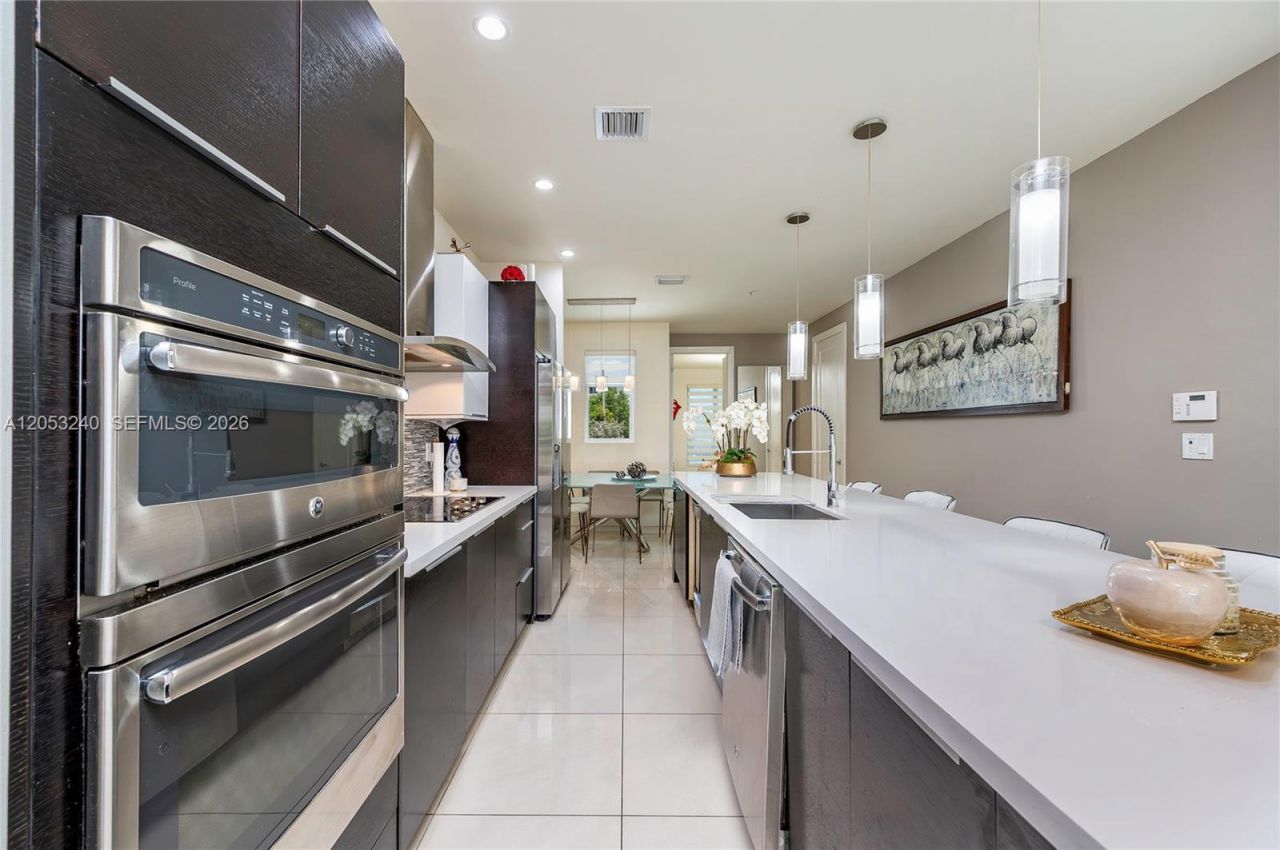 10265 NW 63rd Ter , Unit 204, Doral, FL 33178 Photo