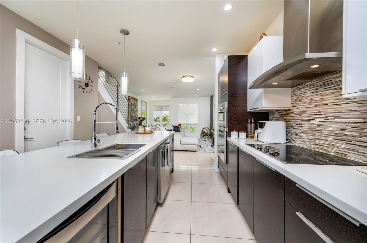 10265 NW 63rd Ter , Unit 204, Doral, FL 33178 Photo
