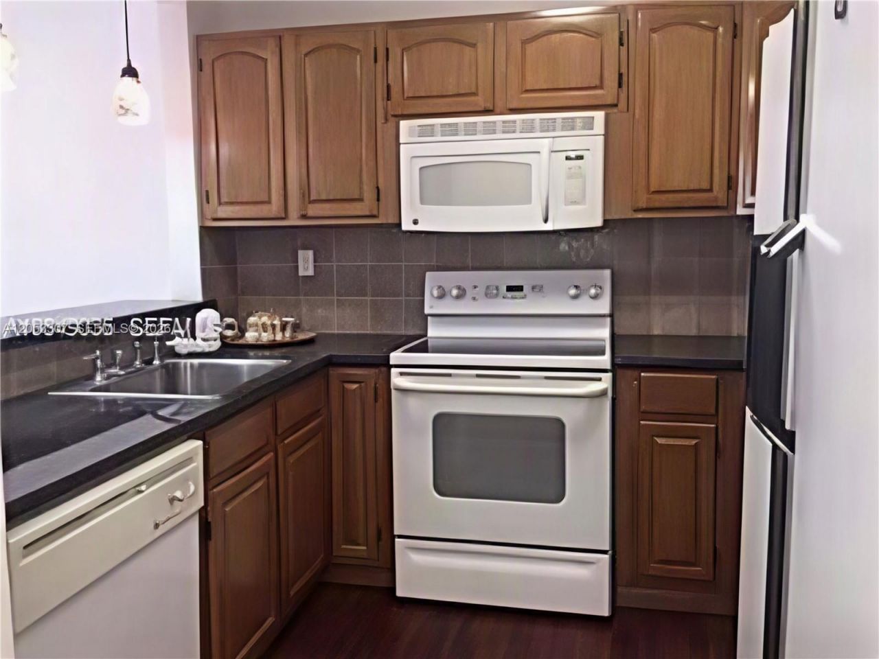 8185 NW 7th St., Unit 101, Miami, FL 33126 Photo