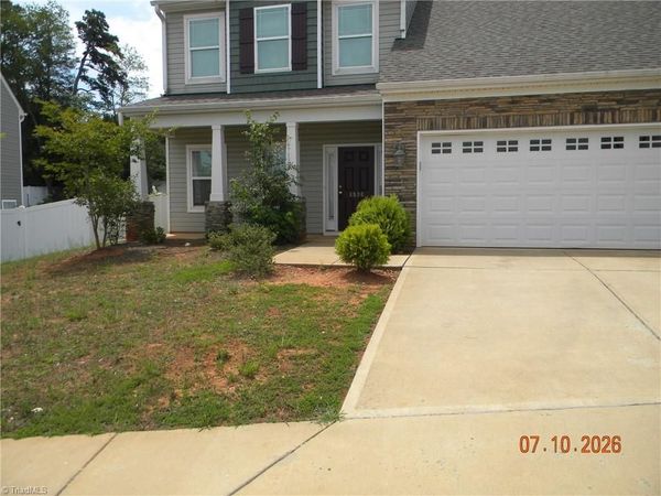 3536 Congress Square , Kernersville, NC 27284