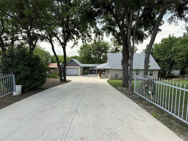 407 S Lakewood Circle, Lake Bridgeport, TX 76426