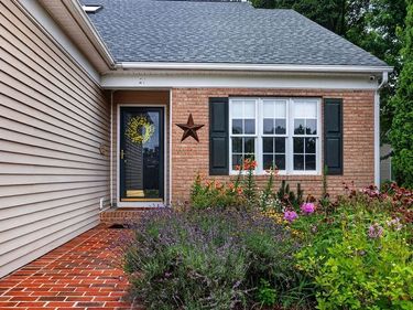 21 HICKORY NUT LN, STAUNTON, VA 24401