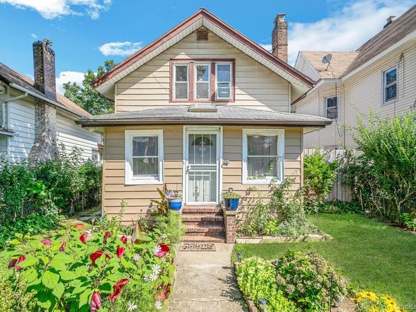 173 E Seaman Avenue , Freeport, NY 11520