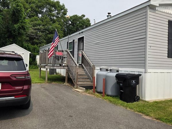 4 Mobile Drive, Hudson, NH 03051