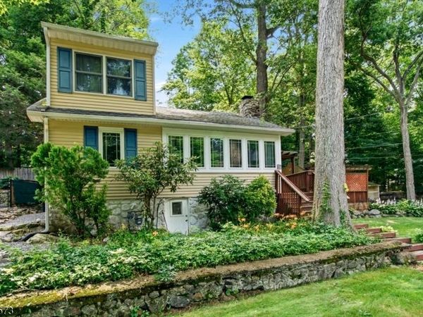 24 Hillside Rd, Ringwood, NJ 07456