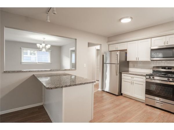6418 Knoll St N, Golden Valley, MN 55427