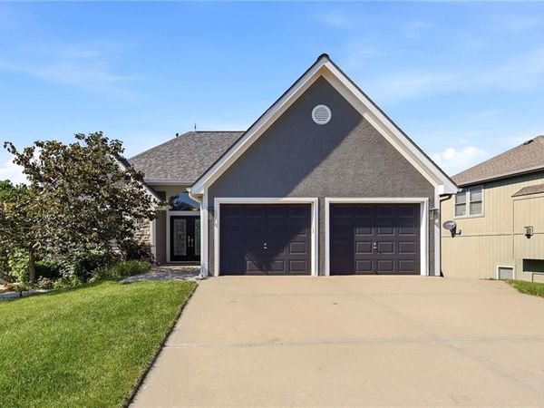 13718 BERGER Avenue, Bonner Springs, KS 66012