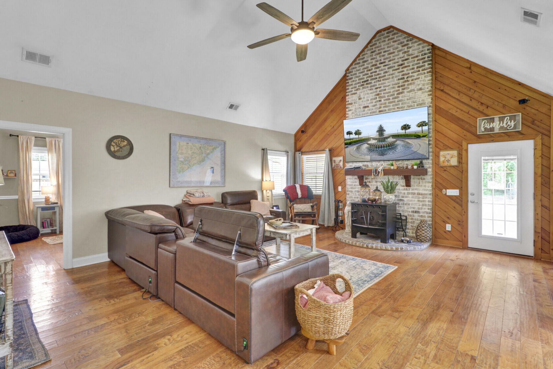 135 Gilleys Court Photo 4