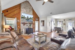 135 Gilleys Court photo 4