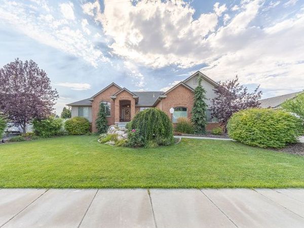 1062 S 2450 W, Syracuse, UT 84075