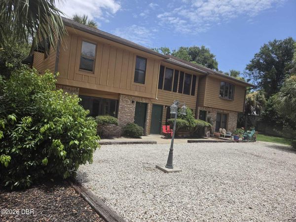 818 N Halifax Avenue, Daytona Beach, FL 32118