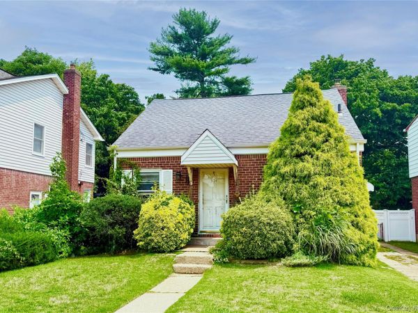 534 Sperry Boulevard , New Hyde Park, NY 11040