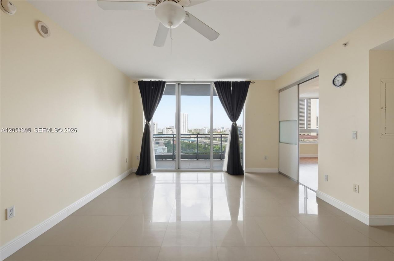 90 SW 3rd St , Unit 1409, Miami, FL 33130 Photo