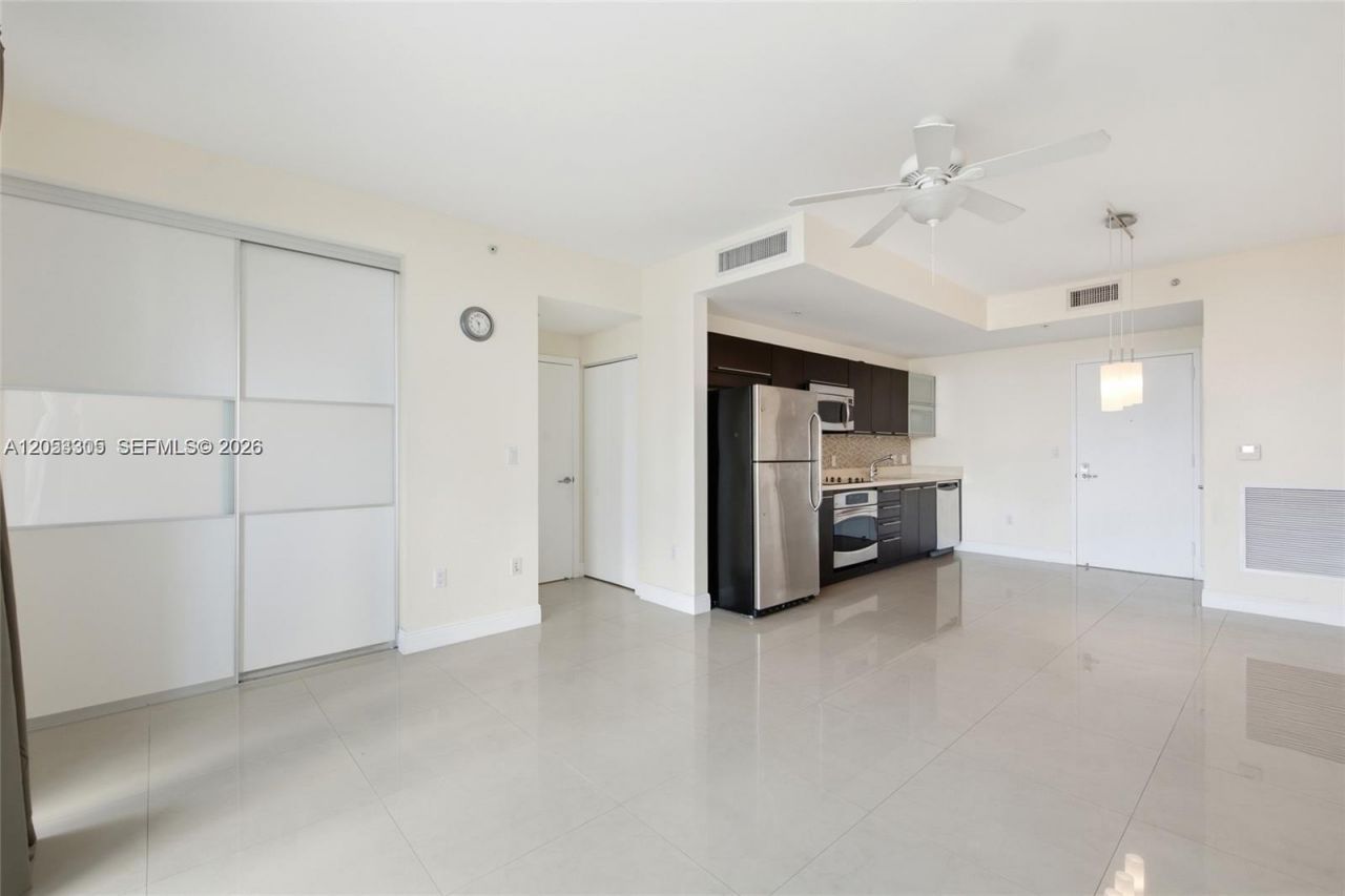 90 SW 3rd St , Unit 1409, Miami, FL 33130 Photo