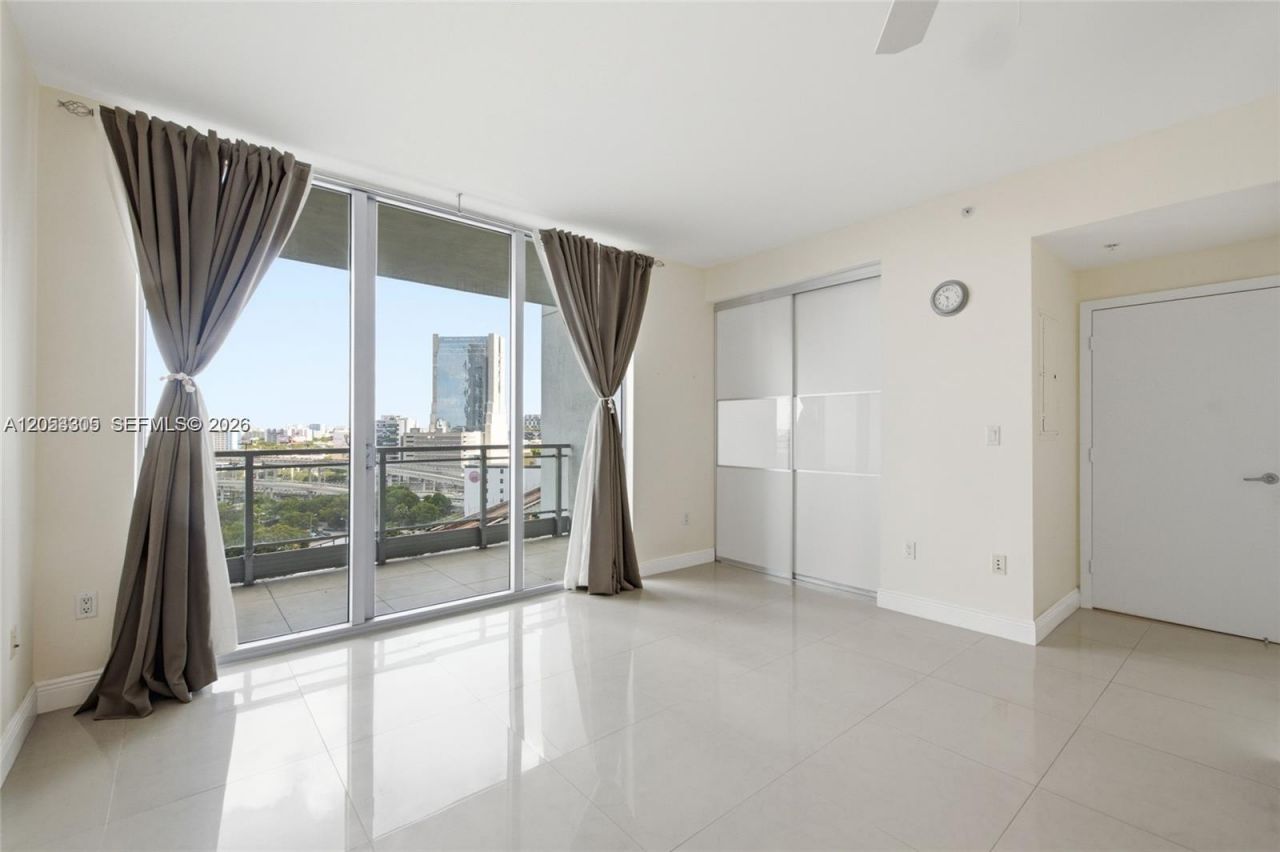 90 SW 3rd St , Unit 1409, Miami, FL 33130 Photo