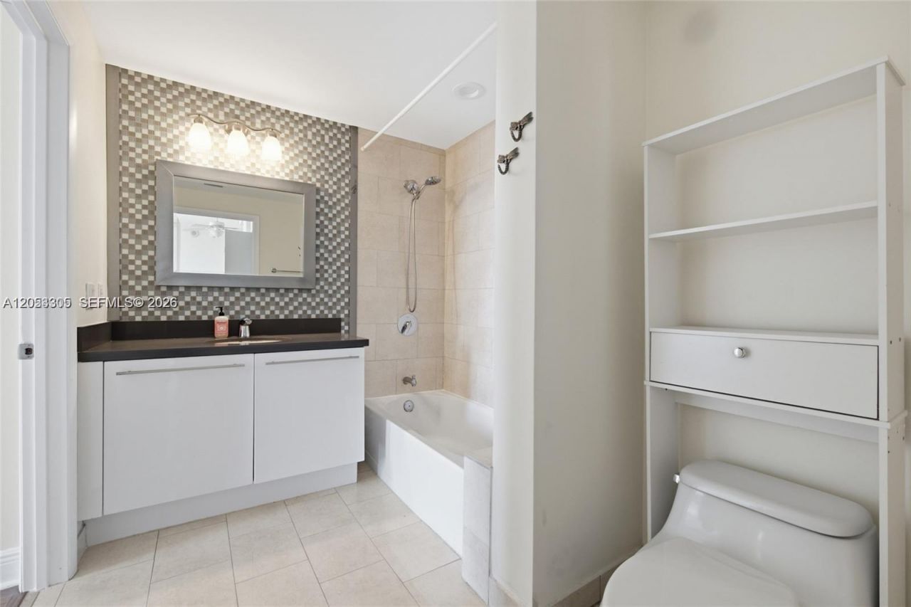 90 SW 3rd St , Unit 1409, Miami, FL 33130 Photo