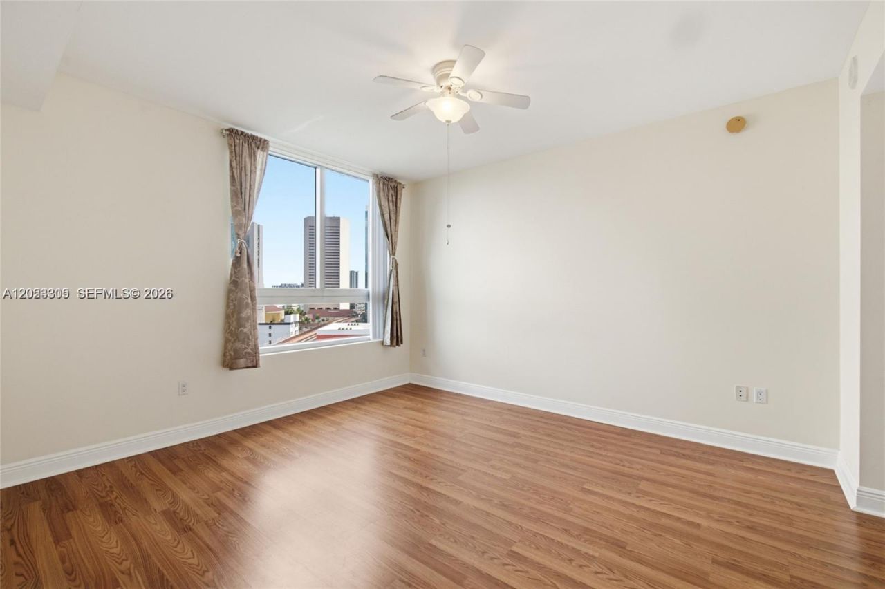 90 SW 3rd St , Unit 1409, Miami, FL 33130 Photo
