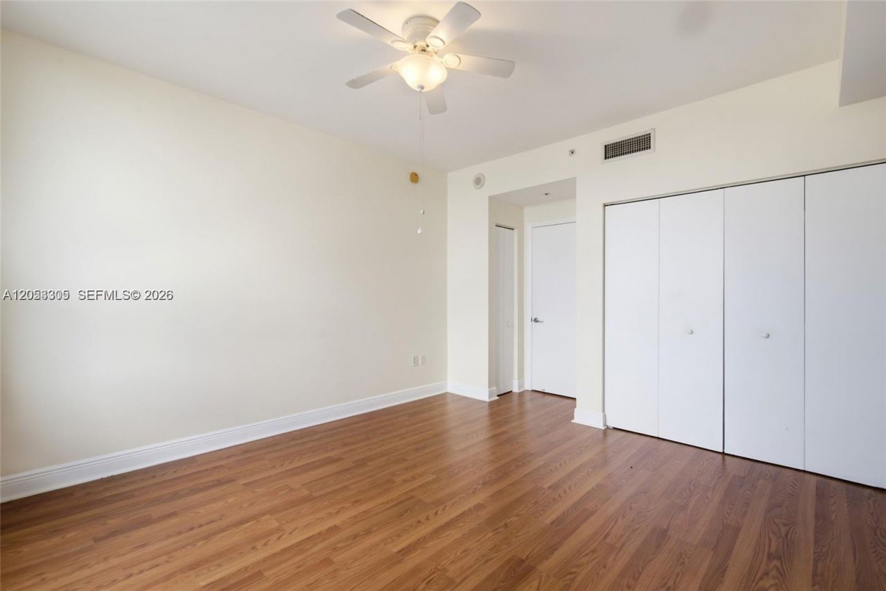 90 SW 3rd St , Unit 1409, Miami, FL 33130 Photo