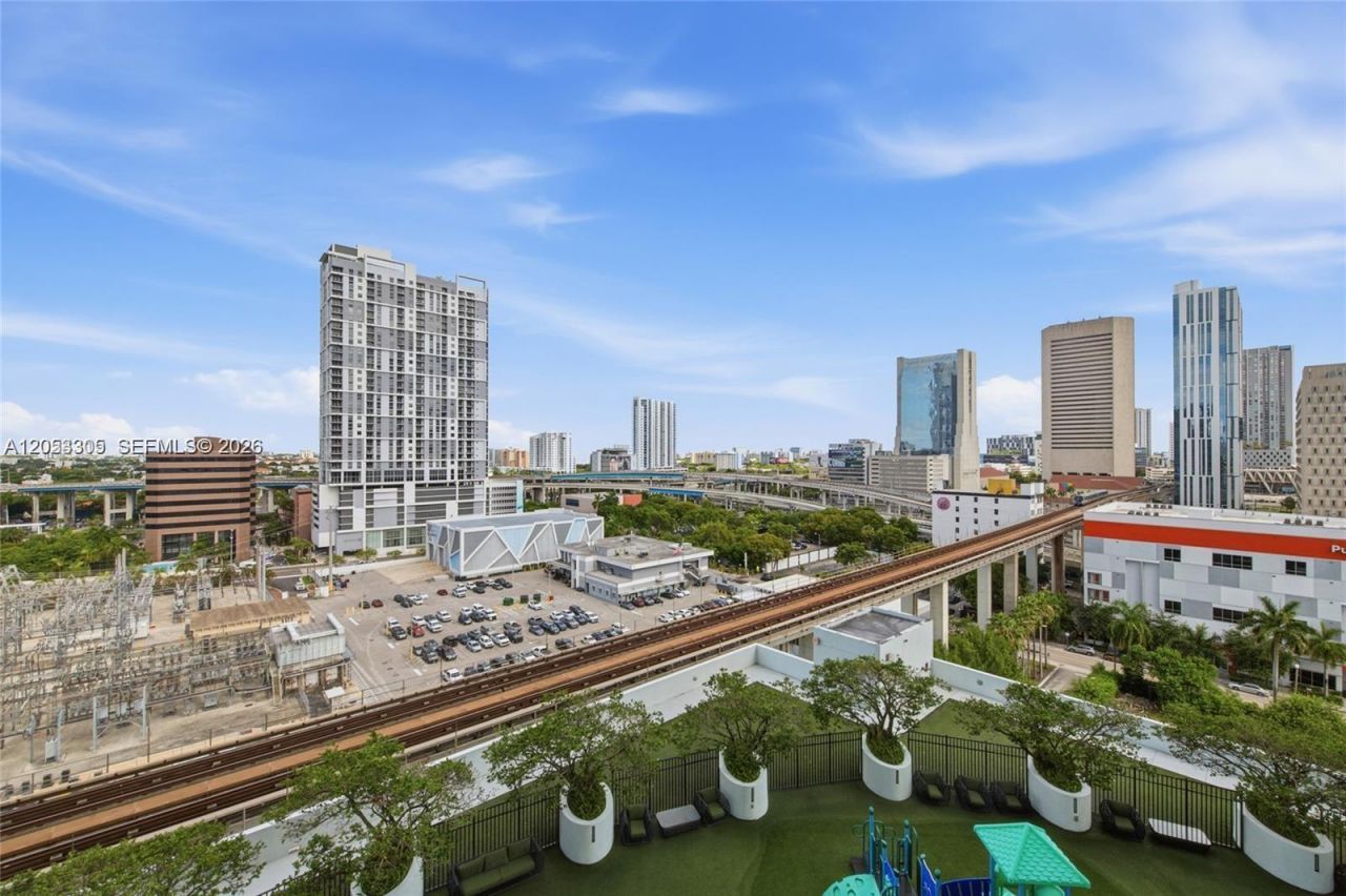 90 SW 3rd St , Unit 1409, Miami, FL 33130 Photo
