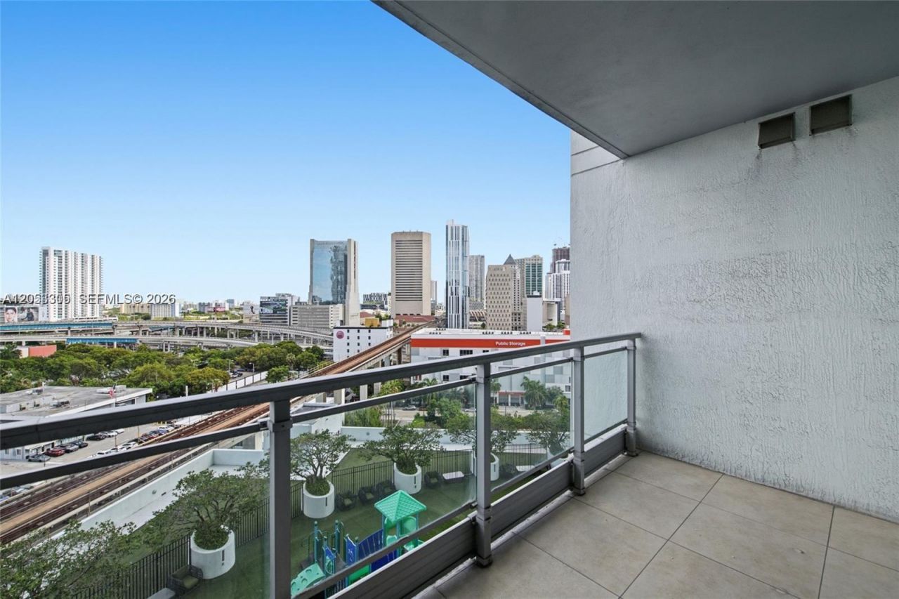 90 SW 3rd St , Unit 1409, Miami, FL 33130 Photo
