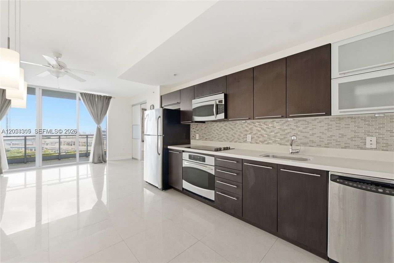 90 SW 3rd St , Unit 1409, Miami, FL 33130 Photo