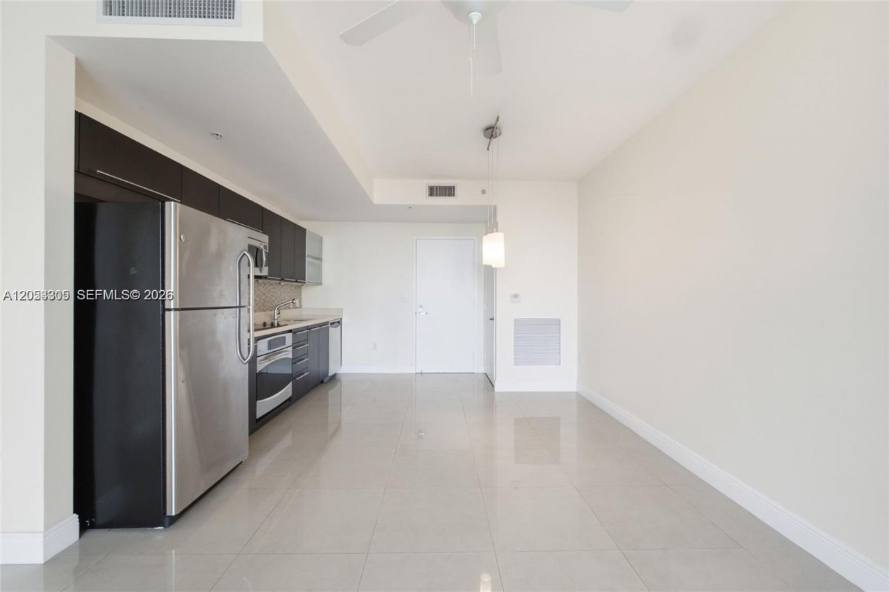 90 SW 3rd St , Unit 1409, Miami, FL 33130 Photo