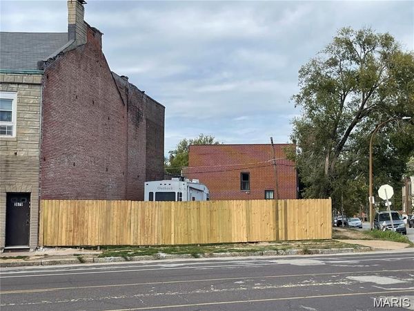 3673 S Broadway , St Louis, MO 63118