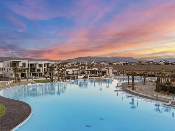 5801 S GARNET DR , Unit 2-301, St. George, UT 84790