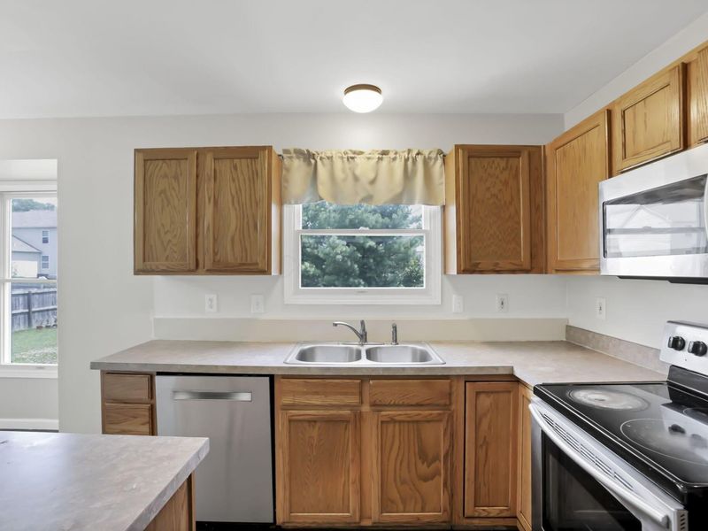 562 Hunnicut Drive, Reynoldsburg, OH 43068 Photo 13