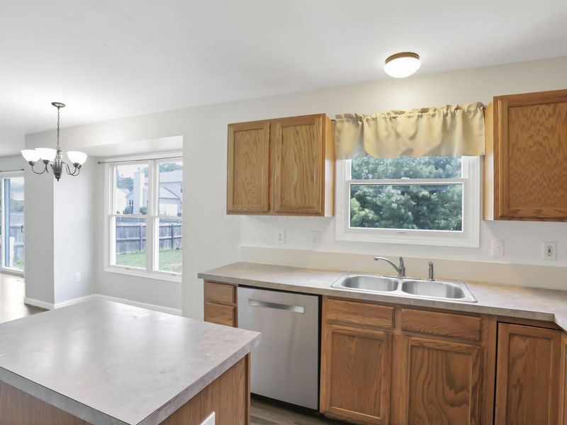 562 Hunnicut Drive, Reynoldsburg, OH 43068 Photo 14