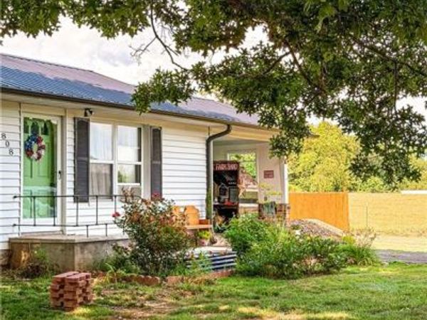 808 Piney Creek School Road , Piney Creek, NC 28663