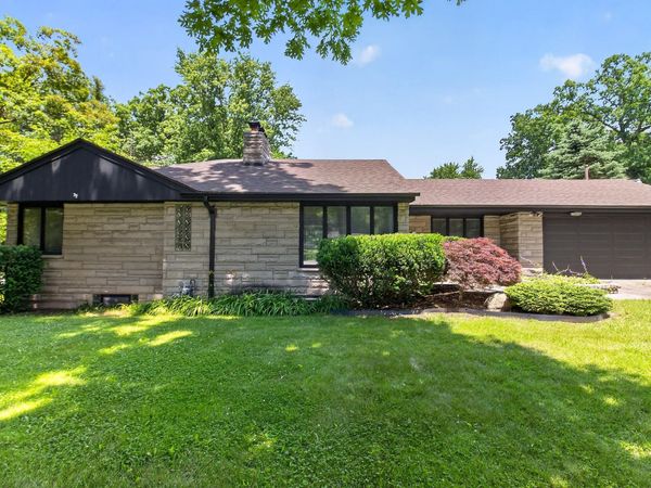 120 E Oak Hill Road , Chesterton, IN 46304