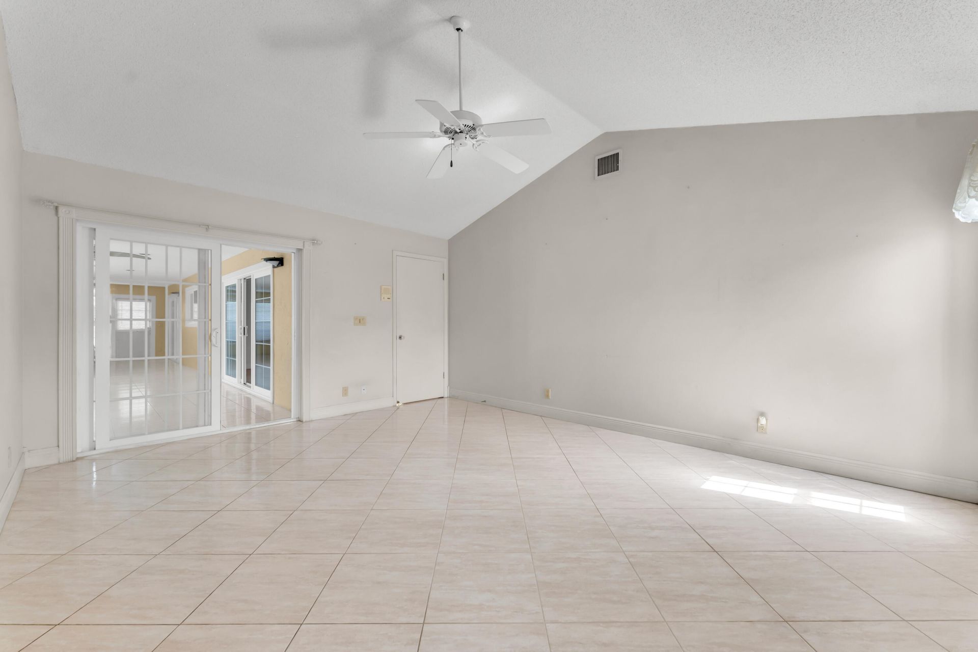6083 Sunberry Circle, Boynton Beach, FL 33437 Photo
