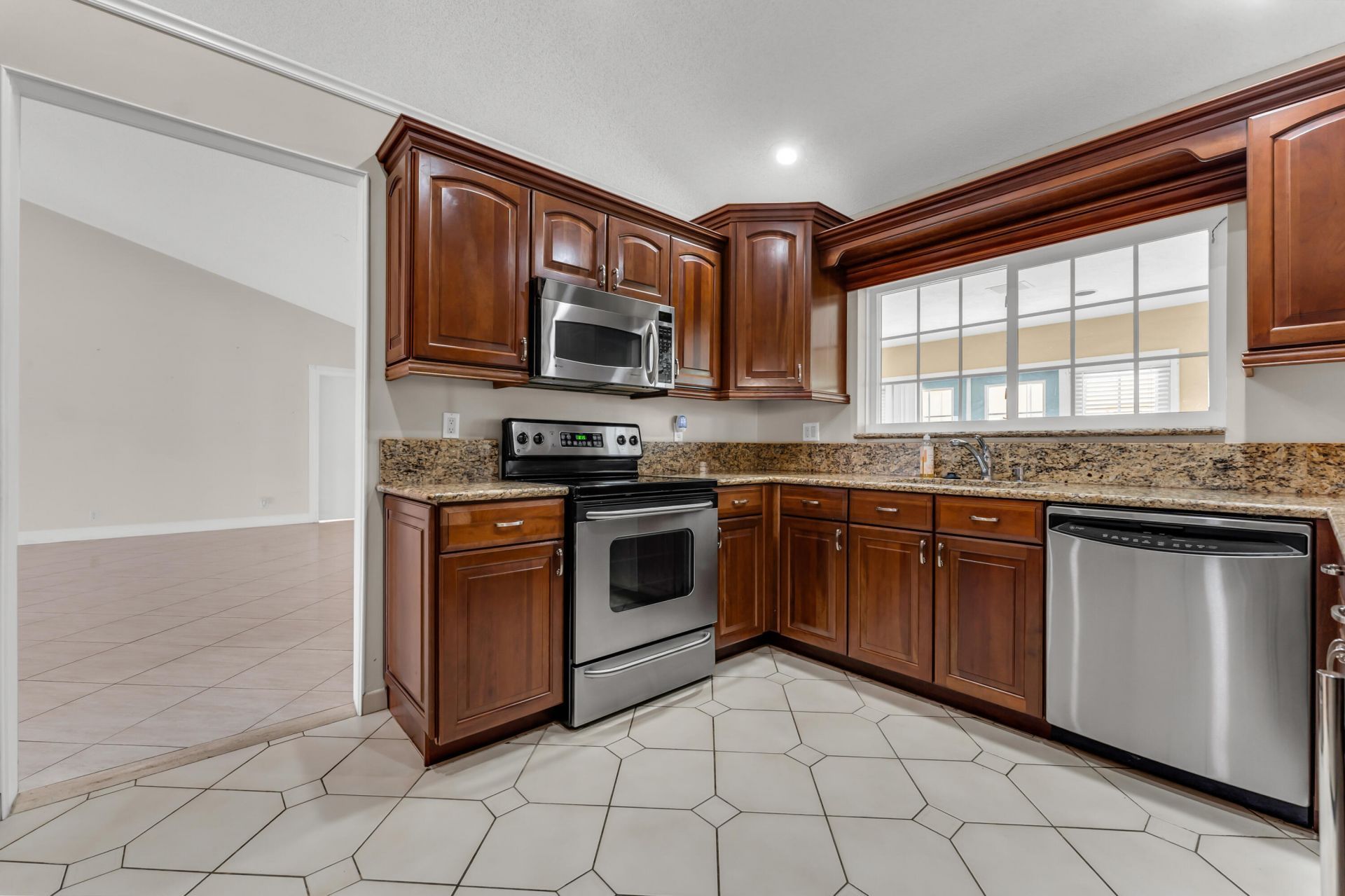 6083 Sunberry Circle, Boynton Beach, FL 33437 Photo