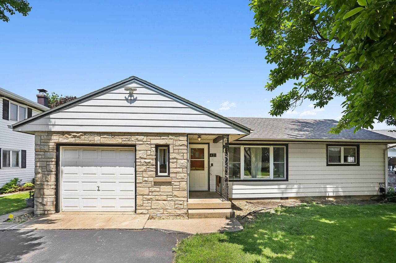 421 E South Street , Peotone, IL 60468
