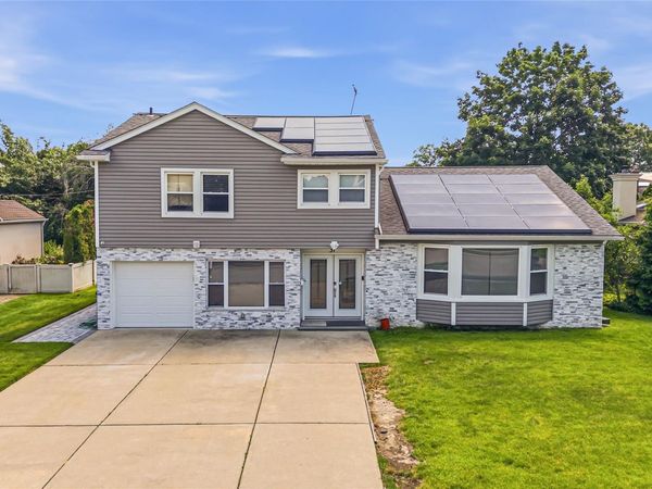 31 Sutton Hill Lane , Manhasset Hills, NY 11040