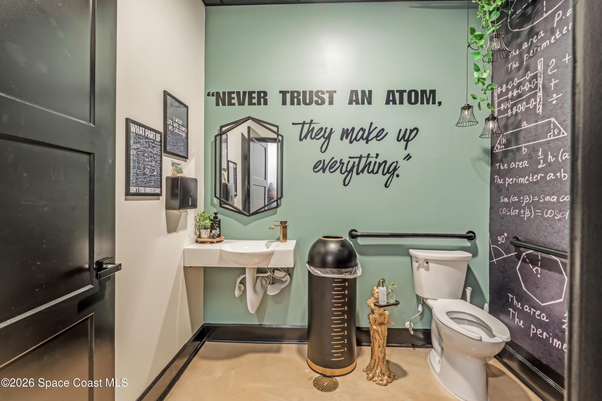 2121 E Semoran Boulevard, Apopka, FL 32703 Photo