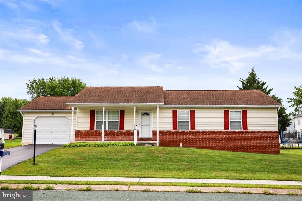 285 DRUMMER DRIVE, NEW OXFORD, PA 17350